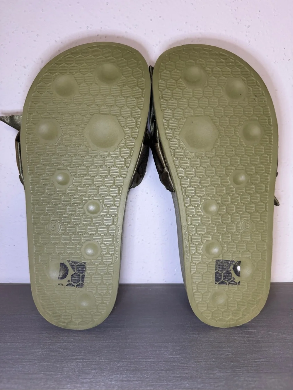 Fenty X Puma Rihanna Satin Bow Slides Flip Flop Sandals Olive Women’s Size 5